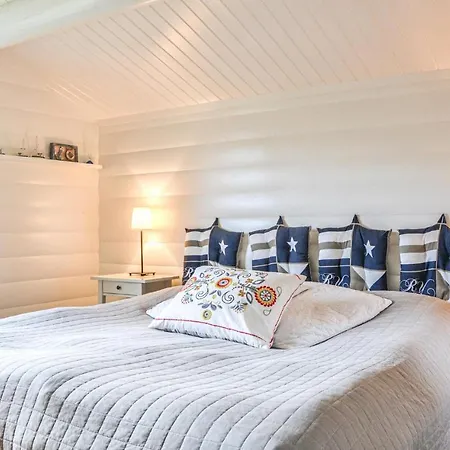 Amazing In W/ 4 Bedrooms Ølsted