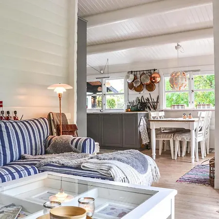 Amazing In W/ 4 Bedrooms Ølsted