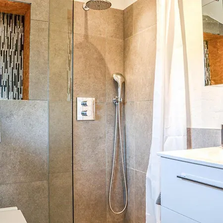 Amazing In W/ 4 Bedrooms 度假居 Ølsted
